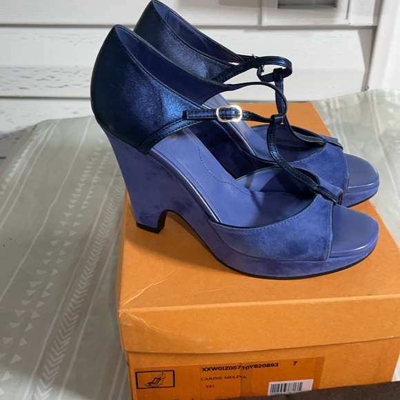 Shoes - Picture 2 of 4